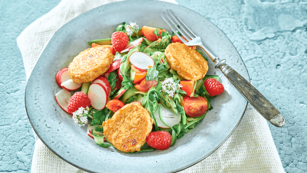 Spargelsalat mit mariniertem Tempeh