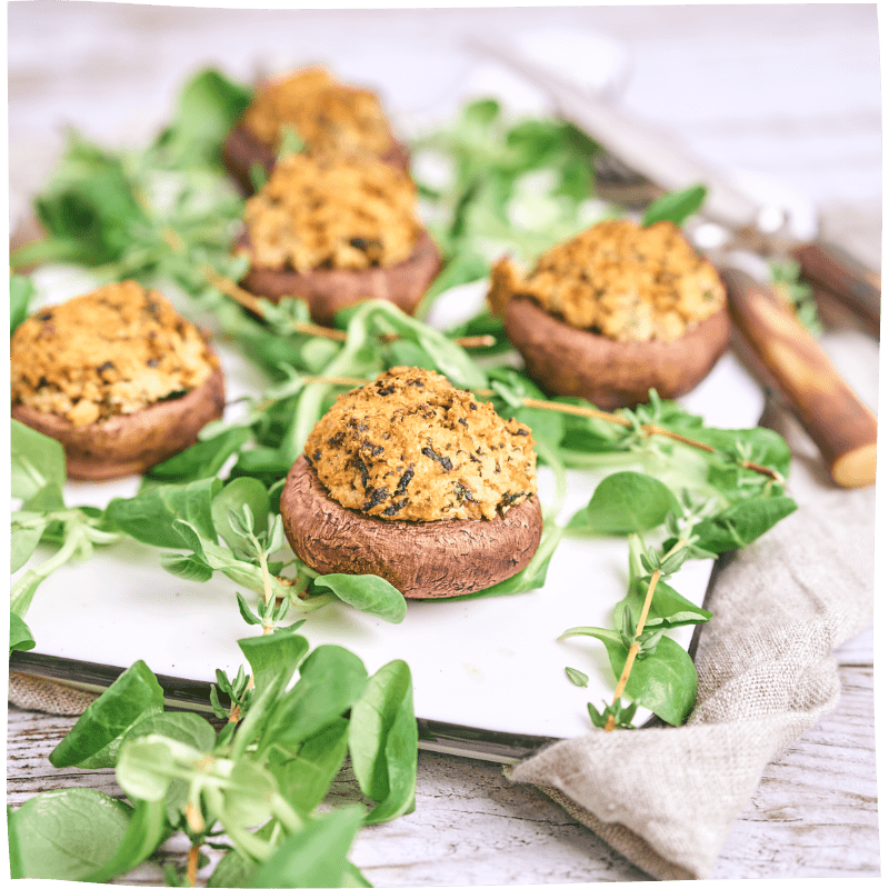 Champignons gefüllt mit Fermatecreme auf Salat - Tofu Nagel